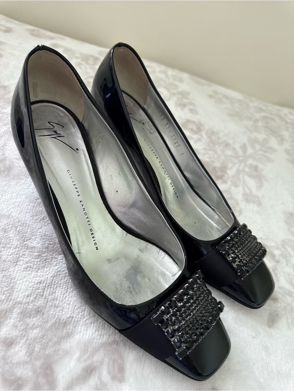 Giuseppe Zanotti Design Patent Leather Pumps with Crystal Embellished Buckle - Picture 5 of 12